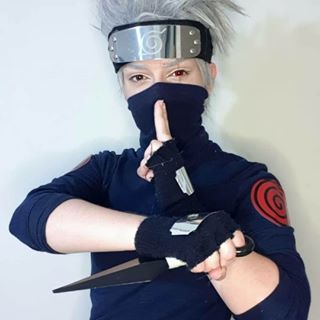 Ana Mateus cosplaying Kakashi